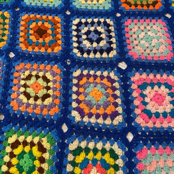 •SOLD• Huge Granny Square Afghan Blanket Bedspread - Picture 3 of 8